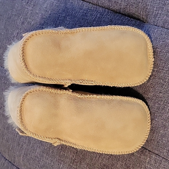 NWOT Toddler UGG Boots Size 6 - Picture 6 of 9